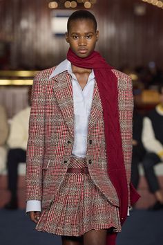 Fall-Winter '24 Runway Details British Fashion Aesthetic, Vogue 2024, White Shirt And Blue Jeans, Designer Closet, Diverse Fashion, Academia Outfits, Scarf Knitted, Chique Outfits, Runway Details