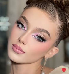 Stunning Makeup, Elegant Makeup, Weird Stuff, Cruelty Free Beauty, Beauty Tutorials, Green Beauty, Makeup Eyeliner