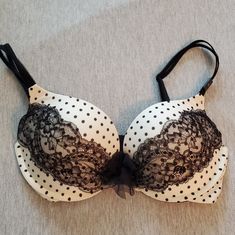 White/Black Dot Victoria's Secret Dream Angels Whisper Lace Push-Up Bra Nwot: Purchased Online. Please Note That Victoria's Secret Online Merchandise Did Not Always Come With Price Tags. Please Use The Offer Button Or Make A Bundle To Discuss Pricing. We Do Not Discuss Pricing In The Comments. Loveableshoppe Everywhere! Body Goals Bras, Bra Victoria's Secret, Mermaid White Bra, Coquette Lace Bra, White Button Down Black Lace Bra, Chte Bras, Victorias Secret Black Bra, Cute Bras Victoria's Secret Push Up, Pretty Little Thing Bras