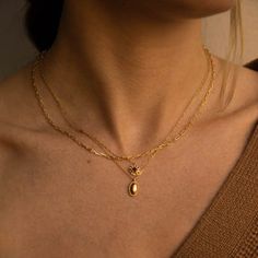 خواتم خطوبة, Inexpensive Jewelry, Halo Necklace, Dope Jewelry, Classy Jewelry, Stacked Jewelry, Jewelry Lookbook, Oval Pendant, Girly Jewelry