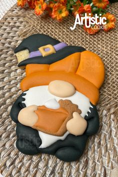 HALLOWEEN Gnome with Pumpkin pie | Royal Icing Cookie Decorating Halloween Royal Icing Cookies, Halloween Royal Icing, Royal Icing Cookie Decorating, Halloween Gnome, Halloween Cookies, Icing Cookies, Royal Icing Cookies, Royal Icing