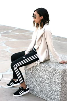 Celebrity Athleisure, Plus Size Athleisure Outfits, Jogging Adidas, Adidas Outfits, Adidas Outfit Women, Looks Pinterest, Athleisure Trend