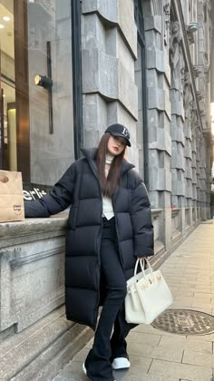 Korean Long Puffer Jacket, Winter Outfits For Short Women, Asian Winter Fashion, Korea Winter Outfit, Korea Winter Fashion, Japan Outfit Winter, Outfits For Short Women, Kpop Fashion Women, Winter Vacation Outfits