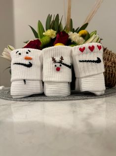 Носки Nike с вышивкой/носки по индивидуальному заказу - Etsy Казахстан White Winter Gift Socks, White Winter Socks As Gift, White Socks For Winter Gifts, Fun White Winter Socks, Fun White Socks As Gift, Fun White Socks As A Gift, Novelty White Socks For Winter, White Novelty Socks For Winter, Cute White Crafts For Gifts