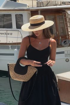 Shaped Waist Maxi Dress Black | NA-KD Chique Outfit, Chique Outfits, Italy Outfits, Looks Chic, Summer Fashion Outfits, 가을 패션, Mode Vintage, Classy Women