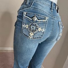 Does Have A Slight Stretch But Would Recommend Sizing Up. Mexican Pants, Mexican Jeans, Latina Clothes, Quince Party, Latina Outfits, Womens Jeans Bootcut, Cute Jeans, Pants Jeans, Jeans Color