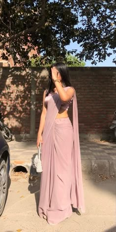 Saree Pose, Desi Fits