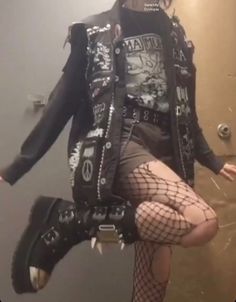 Urban Goth Fashion, Fem Punk Outfits, Female Punk Outfits, Male Alt Outfits, Hardcore Punk Fashion, Punk Outfits Women, Metalhead Outfits, Punk Goth Fashion, Alt Fits