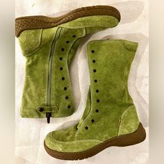 Like New, Perfect Condition. Italian Made High End Girls Boots From Primigi, Apple Green Suede With Lace Up Front And Side Zip, Rubberized Sole. Style Name Enora Size 34 Eu Or 2.5 Kids Us. Just Missing Original Laces. Cleaning Kids Closet Out. Make Me An Offer. Too Small Now And They’ve Gotta Go. Ceramic Clothes, Apple Shoes, Wacky Shoes, Kids Closet, Ugly Shoes, Funky Shoes, Shoe Inspo, 5 Kids, Green Suede