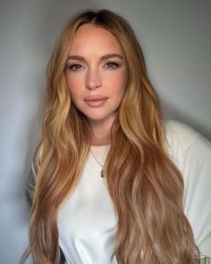 Golden Strawberry Strawberry Hair Color, Lindsay Lohan Hair, Dark Blonde Balayage, Kids Hair Color, Lob Hair, Strawberry Blonde Highlights, Blonde Actresses, Strawberry Hair, Kid Hair