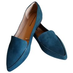 Size: 9.5 Brand: Amazon Essentials Color: Dark Turquoise Teal Condition: New Without Tags Material & Care: See Photo Of Amazon Description * Non-Smoking Home Blue Slip-on Flats For Office, Blue Slip-on Loafers For Fall, Blue Flat Loafers For Fall, Casual Blue Pointed Toe Loafers, Blue Slip-on Flats With Almond Toe, Blue Flat Loafers With Cushioned Footbed, Blue Slip-on Flats For Fall, Blue Flats For Fall, Blue Leather Flats For Fall