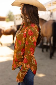 Jazz up your classic Western shirt with roses, lucky horseshoes, and a splash of burnt orange. This button-up top mixes good fortune with pearl snaps and signature Western smile pockets for a standout cowgirl look. Gold and Brown Print Collared Button Up Pearl Snaps Buttons True to Size Size up if Busty 52% Viscose 48% Rayon Western Button-up Tops For Rodeo, Fall Rodeo Long Sleeve Blouse, Fall Long Sleeve Blouse For Rodeo, Western Style Tops With Button Closure For Fall, Brown Western Top With Buttons, Western Brown Tops With Buttons, Western-style Button-up Top For Western-themed Events, Western Style Button-up Top For Western-themed Events, Brown Western Style Top With Buttons