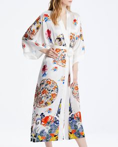 The mulberry silk kimono print robe is, soft color, soft and comfortable, and silky skin-friendly, the combination of pure mulberry silk material and exquisite digital inkjet printing is more elegant and luxurious. Sexy V-neck, showing the soft line of the neck and modifying the face. The loose three-quarter sleeves are comfortable and easy for the wrist to move freely. The waist tie design breaks mediocrity, improves the waistline, and shows the perfect proportion. Inner ties design, Inner ties Evening Skincare Routine, Kimono Print, Evening Skincare, Enjoy Your Evening, Silky Skin, Silk Bag, Silk Sleepwear, Printed Robe, Tie Design