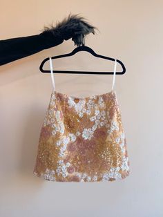 Falda de flores de lentejuelas bordadas, zipper en la parte trasera. Opción de ordenar corta, midi o larga. Sequin Flower, Skirt Zipper, Flower Skirt, Embroidered Skirt, Outfit Casual, Fashion Killa, Long Length, Timeless Beauty, Adjustable Straps