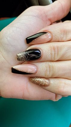 New Year’s Eve Nails Black And Gold, Nails Design Black And Gold, Black With Gold Glitter Nails, Nye Nails Black And Gold, Black And Gold Design Nails, Black And Gold Abstract Nails, New Years Nails Black Gold, Black Golden Nail Art, Black And Gold Glitter Nails Acrylic