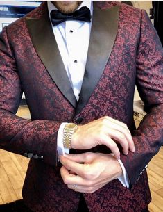 Mens Custom Suits, Maroon Tuxedo, Maroon Suit, Dinner Jackets, Tuxedo Colors, Custom Tuxedo, High Collar Shirts, Burgundy Tuxedo, Wedding Tux