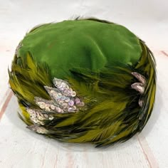 Vintage Winkelman’s Mid Century 60’s Green Velvet Sequin Feather Chapeau Pillbox Hat. Stunning Piece Of History. I Would Guess This Is From The 50’s Or 60’s But The Pheasant Feathers Are Reminiscent Of The Art Deco Era 20’s 30’s And 40’s Also. The Grass Green Velvet Top Has A Few Spots And Discoloration. The Chartreuse And Lime Forest Green Feathers Along With Iridescent Beaded Sequin Appliqus Make This An Absolute Head Turner And A Rare Find. These Pillbox Hats Are Meant To Sit Further Back And Vintage Green Hat, Pillbox Hats, Green Velvet Top, Green Feathers, Pretty Hats, Antique Hats, Pheasant Feathers, Floral Hat, Green Hat