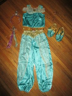 Description: - Fantastic JASMINE COSTUME with TONS of ACCESSORIES!!! - Girls size Medium (7-8). - Authentic Disney costume. - Costume with TONS of "finishing touches" accessories for the best Jasmine costume around! - Includes: top/shirt, pants, tiara/headpiece, wand/scepter, necklace, 2 earrings (clip on), and shoes. - Very good vintage/pre-owned condition. No holes, rips, or stains noted. Marked size M (7/8).  FREE FIRST CLASS SHIPPING TO THE USA! Priority upgrade and International shipping al Aladdin Halloween, Princess Jasmine Aladdin, Aladdin Costume, Disney Costume, Jasmine Aladdin, Halloween Outfit Ideas, Tiara Headpieces, Aladdin Jasmine, 90s Disney