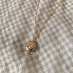 Our precious Isabella Mini Locket! <3 A great personalized gift for your friends, family, or loved ones! <3 These dainty and lightweight necklaces are the perfect necklaces to wear everyday! -----DESCRIPTION----- ✳16k Gold plated necklace chain OVAL LOCKET CHARM ✳14k Gold Plated ✳Size: 10x12mm ✳WATER RESISTANT! -----SIZING----- ✳16.5" necklace chain -----JEWELRY CARE----- ✳Avoid getting wet! ✳Avoid direct contact with perfume. ✳Remove before sleeping. ✳Store in a cool dry place. ✳For light cleaning, gently polish with a soft, lint-free cloth to avoid scratching and tarnish. Dainty Pendant Locket Necklace, Rose Gold Locket Necklace For Mom, Dainty Locket Necklace With Delicate Chain, Everyday Locket Pendant Charm Necklace, Delicate Chain Necklace With Oval Pendant For Gift, Dainty Locket Pendant Necklace, Oval Pendant Necklace With Delicate Chain As Gift, Dainty Locket Charm Necklace As Gift, Dainty Locket Necklace With Delicate Chain For Gift