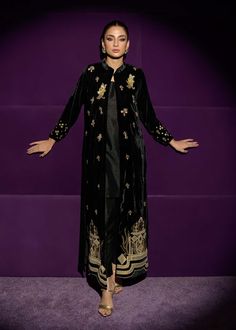 Shireen Lakdawala RUHI Exquisite Black Khaadi Net Ensemble - Ishq Festive Formals'23 Party Wear Suits, Suits Punjabi, Fancy Dresses Long, Arab Fashion, Black Everything, Dusters, All Black Everything, Pakistani Dress Design, Pakistani Designers