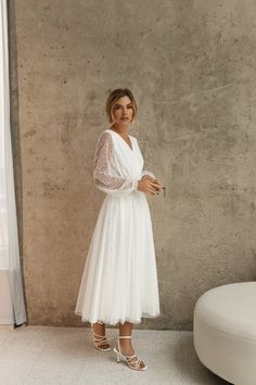 Midi Wedding Dress Short Midi Dress, Anniversary Dress, Knee Length Wedding Dress, Midi Wedding Dress, Midi Gowns, Mini Wedding Dresses, Minimalist Wedding Dresses, Wedding Dress Fabrics, Lace Decor