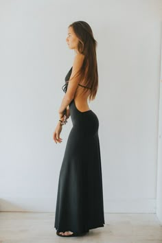 If you got it, flaunt it. This dress covers what it should while exposing a substantial amount of skin. Low Back Dress Casual, Black Boho Maxi Dress, Summer Dresses Sundresses, V Neck Halter Top, White Maxi Dress Boho, Neck Halter Top, Boho Maxi Dresses, Dresses Sundresses, Halter Style Dress