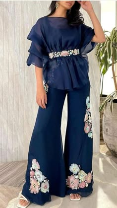 Indian Dresses Casual, Trendy Indian Outfits, Button Masala, Diwali Outfit, Indian Fits, Pakistan Dress, Stylish Gown, Lehenga Saree Design, Cape Fashion