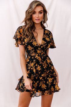 Kerry Layered Angel Sleeve Dress Black/Orange Flower by Selfie Leslie Angel Sleeves Dress, Gaun Fashion, Balloon Sleeve Dress, Elegante Casual, Dresses Elegant, Tea Dress, Flower Dresses, Dresses Casual, Look Fashion