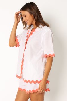 DETAILS   This season, don't forget to pack the perfect vacation-ready look. Our button down shirt is made with a v neckline and collared detail. Its short sleeves feature a vibrant melon contrast trim and hem, all while providing an oversized fit for maximum comfort.    button down shirt   v neckline  collared  short sleeves  melon contrast trim and hem  oversized fit  unlined   material - 52% cotton / 48% linen    SIZING    model is 5' 8" and wears a Size S  model stats: bust -  86  cm, waist Summer Blouse With Placket, Short Sleeve, Summer Blouse With Short Sleeves And Placket, Summer Camp Collar Shirt For Daywear, Summer Blouse With Camp Collar And Placket, Summer Daywear Collared Camp Shirt, Summer Collared Camp Shirt For Daywear, Summer Collared Tops With Contrast Trim, Summer Short Sleeve Camp Shirt For Daywear, Collared Tops With Contrast Trim For Summer