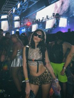 Rave Outfits Y2k, Cheetah Rave Outfit, Animal Print Festival Outfit, Edc Festival Outfits, Subtronics Rave Outfits, Edc Rave Outfits Plus Size, Chill Rave Outfits, Edc Fits, Edc Outfits Ideas