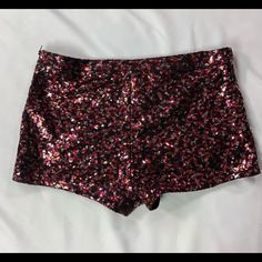 Hot Pants For Women. Never Worn. New. No Tags. Sequins In Different Colors (Red, Black, Silver, Orange). Zipper On The Side. It’s Size M But Can Fit A Size 4 And Maybe Size 6. Thus, It Is On The Smaller Side For A Size M. Waist 33 Inches. Bum Shorts, Sparkly Tights, Shiny Shorts, Sparkly Shorts, Festival Outfits Rave, Outfits Rave, Mini Shorts, Black Orange, Festival Outfits