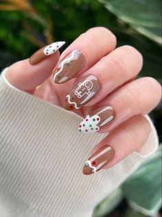 Gingerbread House Nail Art, Ginger Bread Nails Design, Christmas Nails Gingerbread Man, Gingerbread Man Nails, Gingerbread Nail Art, Gingerbread Nails, Christmas Nails Ideas, Nail Art Noel, December Nails