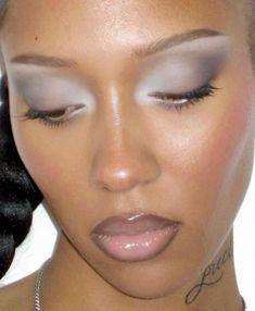 Icy Makeup Looks Black Women, Cold Makeup Aesthetic, Cold Winter Makeup, Fairies Makeup, Cool Tone Eyeshadow, Im Cold Makeup, Cold Makeup Look, Snow Queen Makeup, Classic Style Aesthetic