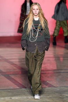 Nana Outfits, Tartan Fashion, Iconic Fashion, Punk Grunge, Fashion Portfolio, Fashion Fits, Fashion Show Collection, Plaid Print