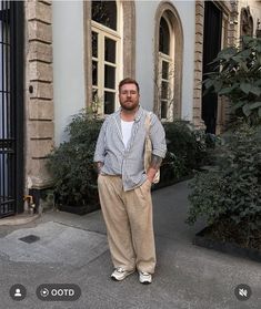 Macho Moda - Blog de Moda Masculina: VOVÔCORE: Conheça essa Tendência e se Inspire com os Looks | Moda Masculina Men’s Plus Size Summer Fashion, Baggy Trousers Outfit Men, Big Mens Summer Fashion, Plus Size Men Outfits Summer, Chubby Men Outfits, Chubby Boy Aesthetic, Big Guy Fashion