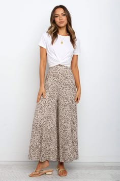 Selby Pant - Beige - Petal & Pup USA Teacher Fits, Teaching Outfits, Work Fits, Bohol, Summer Work Outfits, Teacher Outfit, Modest Clothing, Teacher Outfits, Casual Work Outfits