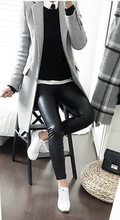 Look Legging, Black Leather Pants, Casual Work Outfits, Looks Chic, Fall Fashion Outfits, Business Casual Outfits, Winter Fashion Outfits