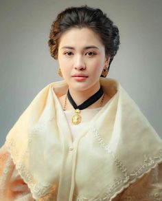 Mara Clara Dress, Maria Clara Make Up Look, Filipino Reference Photo, Filipina Traditional Clothes, Maria Clara Hairstyle Philippines, Cariñosa Costume, Maria Clara Costume, Filipina Hairstyle, Filipina Painting