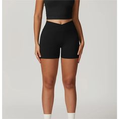 The B|Fit DYNAMIC Shorts are designed to flatter and support with a v-shaped high waist and ruched bum detail for a comfortable and contoured fit. Perfect for any workout, these shorts will provide the support you need to feel confident and comfortable.