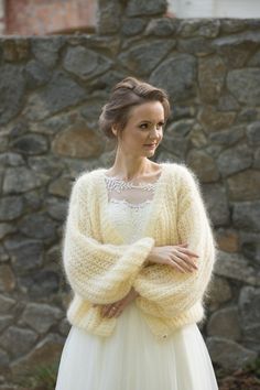 Hand knitted mohair fluffy cardigan with long sleeves. This sweater is the best decision for the cold weather in your wedding day 🌻 Elegant Cream Chunky Knit Sweater, Winter Wedding Mohair Sweater, Elegant Knitted Sweater For Winter, Elegant Chunky Knit Sweater, Elegant Mohair Sweater For Winter, Elegant Mohair Winter Sweater, Cream Cardigan For Fall Wedding, Cream Wedding Cardigan For Fall, Fall Wedding Cream Cardigan