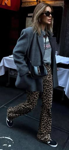 Leopard Print Outfits, Leopard Fashion, Looks Street Style, Print Pants, Winter Trends, Mode Inspiration, Street Style Outfit, Outfits Casuales, Outfits Casual