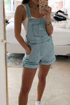 Denim Romper Shorts, Ripped Denim Overalls, Preppy Pictures, Summer Outfits For School, Womens Denim Overalls, Outfits Men Summer, Summer Outfits Modest, Blue Jean Overalls, Summer Outfits Plus Size