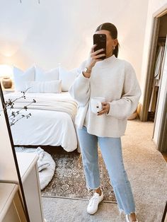 Casual Day Outfits Fall 2024, 2024 Casual Fashion, Clean Girl Outfits Fall, Casule Outfit For Women, Cool Girl Fall Outfits, Staple Closet Pieces, That Girl Style, Winter To Spring Transition Outfits 2024, Cute Comfy Work Outfits