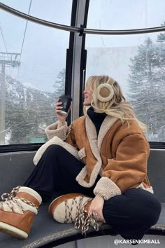 Moon Boots Outfit, Mode Au Ski, Winter Outfits Korean, Looks Adidas, 00s Mode, Stile Blair Waldorf, Adrette Outfits, Winter Outfits Aesthetic, Outfits Cold