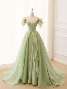 Prom Dress Green, Graduation Dresses Long, Tulle Long Prom Dress, Dress Quinceanera, Green Tulle, Long Formal Dress, Formal Dresses Gowns, Prom Dress Inspiration, Cute Prom Dresses