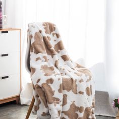 PRICES MAY VARY. 🐮【Cozy And Soft】Our throw blanket for adult and kids made of high grade 550 GSM (super high quality)100% microfiber polyester, which is ultra soft, durable and warm. Besides, it will no shedding, no pilling, no fading, no shrinking.This fuzzy blanket is lightweight, and its superior breathable and comfortable features will provide you an excellent experience. 🐮【Multipurpose & Easy To Care】The cute cow print blankets and throws is best for perfect for indoor and outdoor activit Jazz Cartoon, Cow Print Blanket, Cow Blanket, Bedroom Finds, Cow Products, Blankets For Baby, Kitschy Decor, Room Couches, Cow Spots