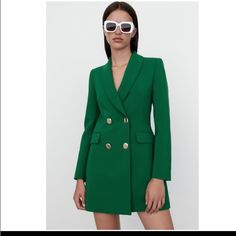 Lapel Collar Jacket With Long Sleeves With Pronounced Shoulders. Front Flap Pockets. Front Double Breasted Metal Button Closure. Long Blazer Dress, Zara Blazer Dress, Fashion Design Books, Mini Outfit, Outfit Zara, Mode Zara, Zara Blazer, Professional Style, Zara Fashion