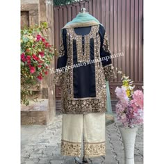 Velvet Suit Designs Pakistani, Suit Designs Pakistani, Chicken Outfit, Cod Set, Black Velvet Suit, Long Blouse Designs, Pakistani Formal Dresses