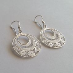 "Filigree Earrings Ronda, handmade. Filigree - delicate jewellery technique made from silver or golden threads \"embroidering\" kind of metalwork lace that is specific to Spain, especially an Andalusian town Cordoba, where they call it a cordobese filigree. This craftsmanship has been passed from generation to generation, nonetheless nowadays there are very few craftsmen left who know to perform such a delicate work. Sterling Silver, 925 Weight: 3,7 g Diameter: 2,3 cm (0.79 inches) Full length: Filigrana Jewelry, Spain Flamenco, Handmade Silver Earrings, Sterling Silver Earrings Handmade, Delicate Jewellery, Silver Jewelry Diy, Filigree Bracelet, Hammered Hoop Earrings, Silver Bracelets For Women