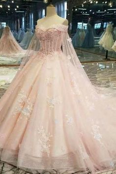 Ball Gowns Prom Pink, Pink Prom Dress Ball Gown, Pink Princess Prom Dress, Pink Ball Gowns, Pink Prom Gown, Senior Prom Dress, Rose Prom Dress, Wedding Dresses Off The Shoulder, Gaun Abad Pertengahan